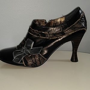 EUC HTF Sexy Pumps